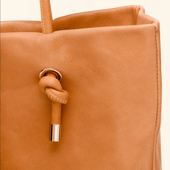 VINCE. Canyon tote with pouch in camel - Picture 8 of 8
